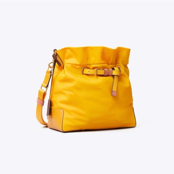 Beyond excellent Tory Burch Perry nylon drawstr bucket bag-golden crest - Picture 9 of 9